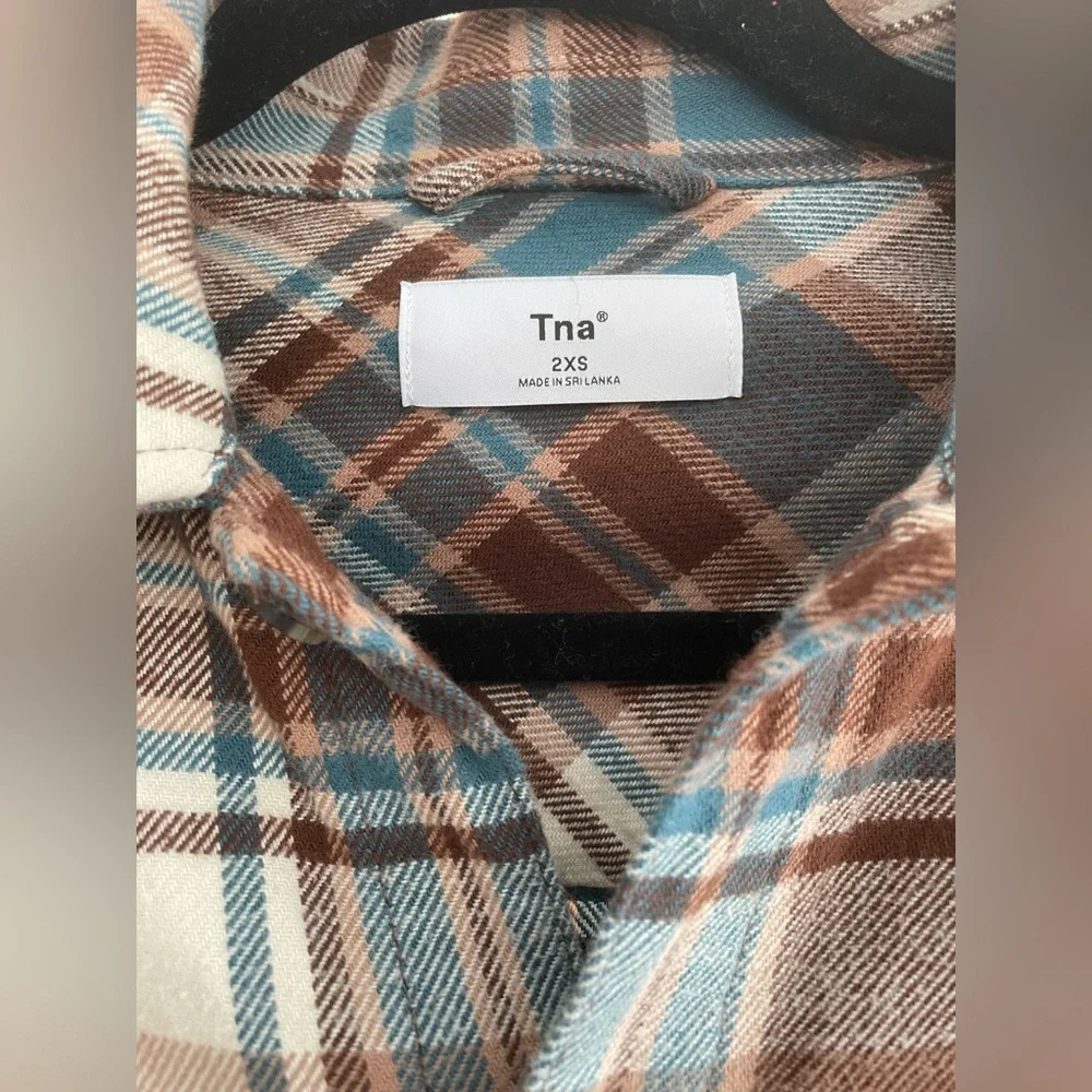 2-Aritzia TNA Plaid Oversized Button-Up Shirt -2 items - Picture 4 of 10